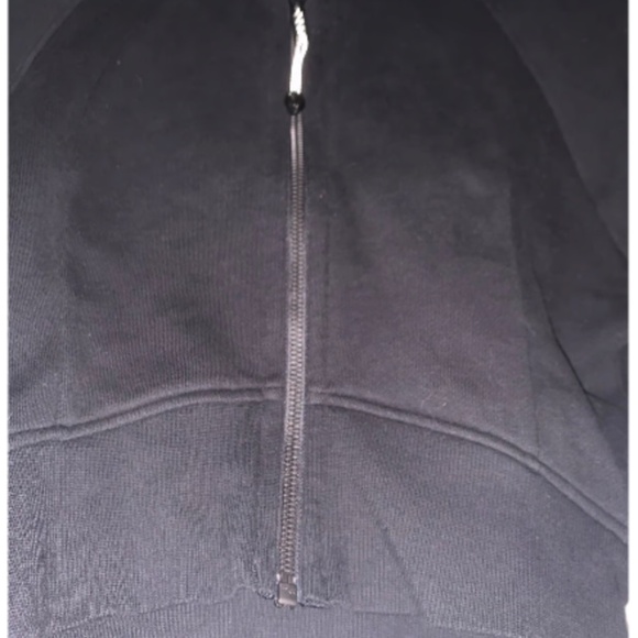 Like New Lululemon Scuba Crop Size 4 - Picture 5 of 9